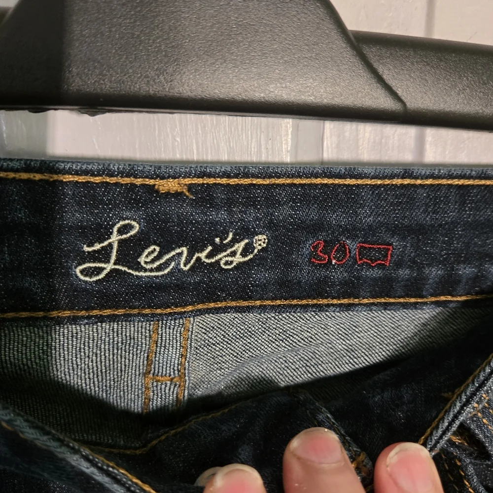 Levi's Leggings with Raw Hem Size 30 - Picture 5 of 7